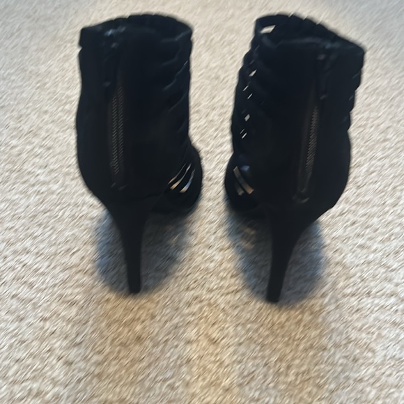 Fergalicious Black woven heels size 7M - Picture 4 of 6